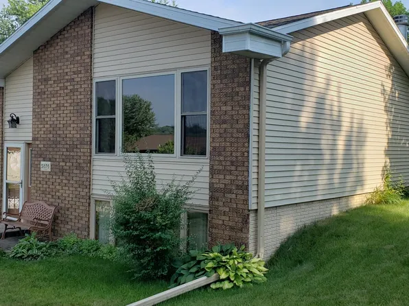 3870 Hillcrest Rd, Dubuque, IA 52002