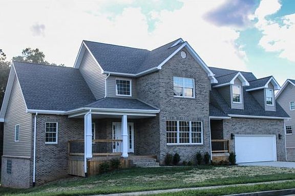 2nd image of 411 Glen Oaks Dr