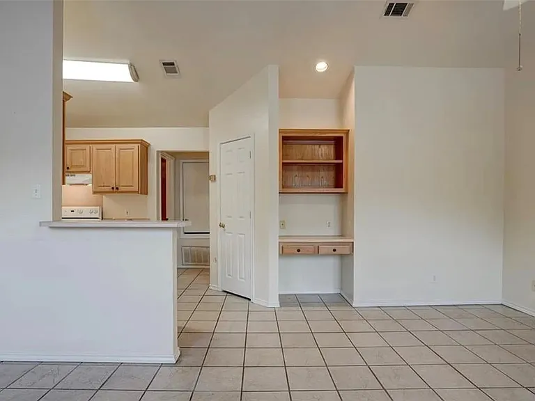 427 Lindsey St #113 — Photo 7