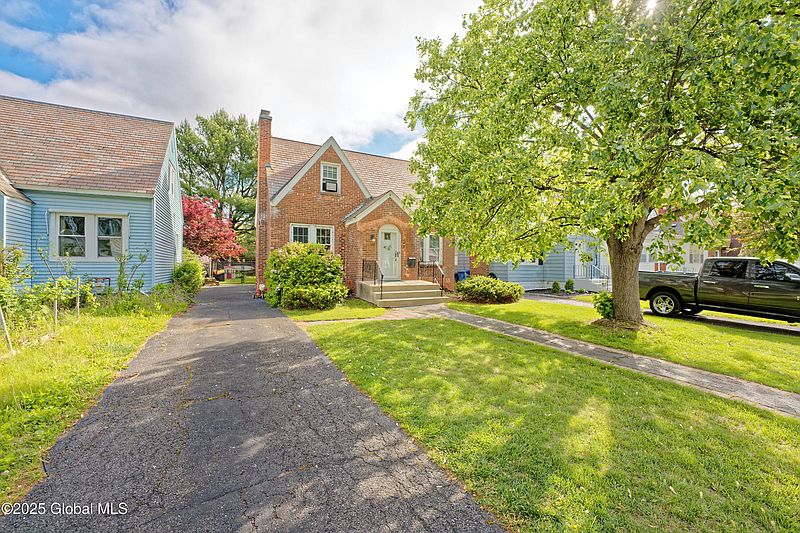 2nd image of 21 Fordham Court