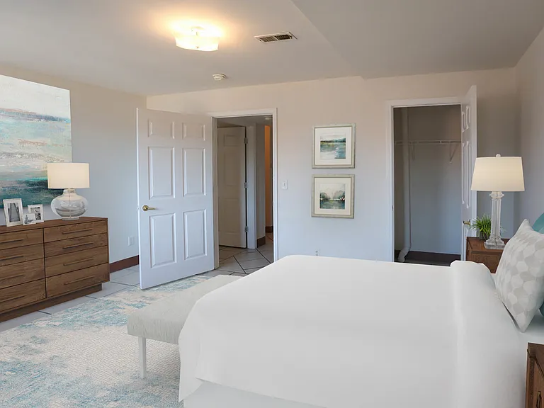 Collins Terrace Apartments — Photo 13