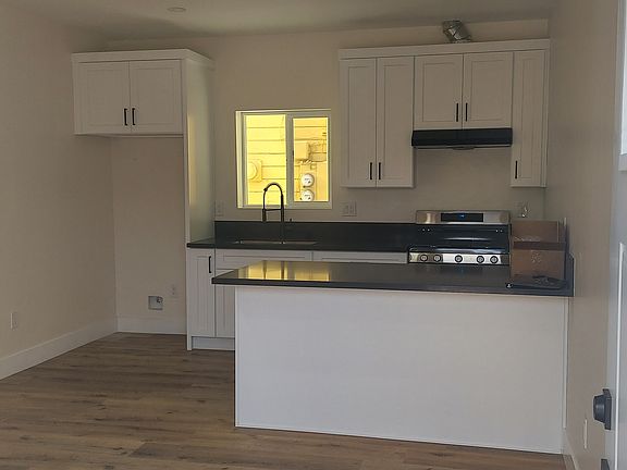4th image of 398 N Mountain View Ave