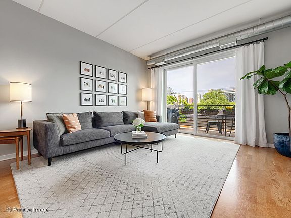 3rd image of 873 N Larrabee St #37