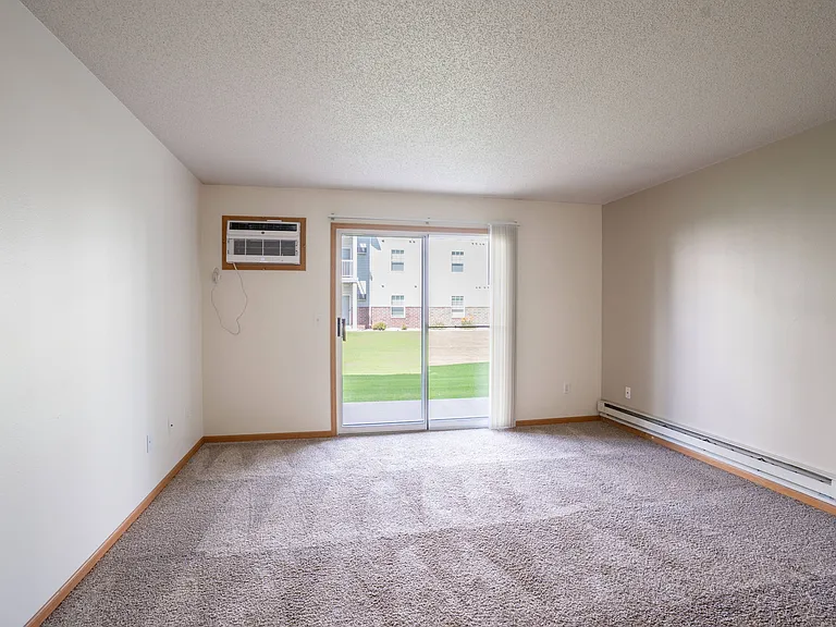 Fargo, ND Stonebridge Apartments | 22A | Living