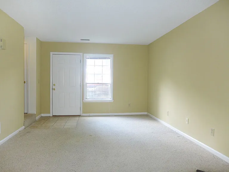138 Marlowe Ct — Photo 4