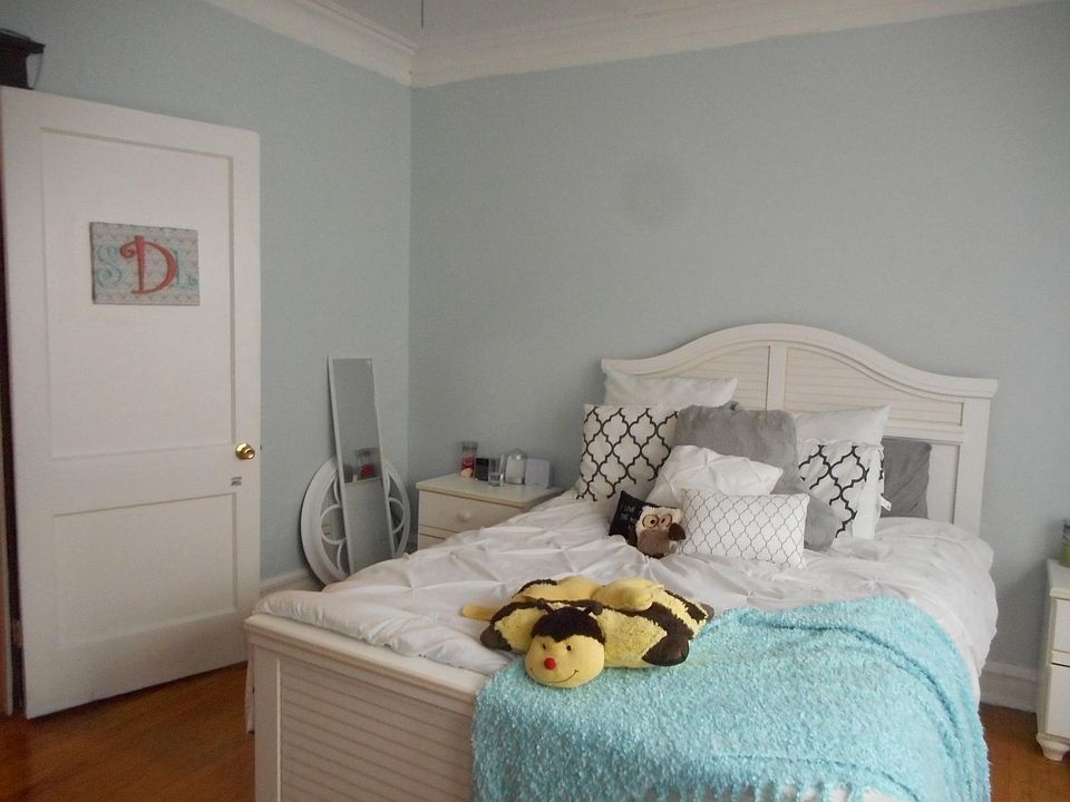 1st image of 6559 N Lakewood Ave #1