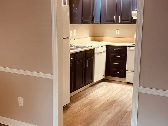 3rd image of 4418 Coopers Creek Dr SE