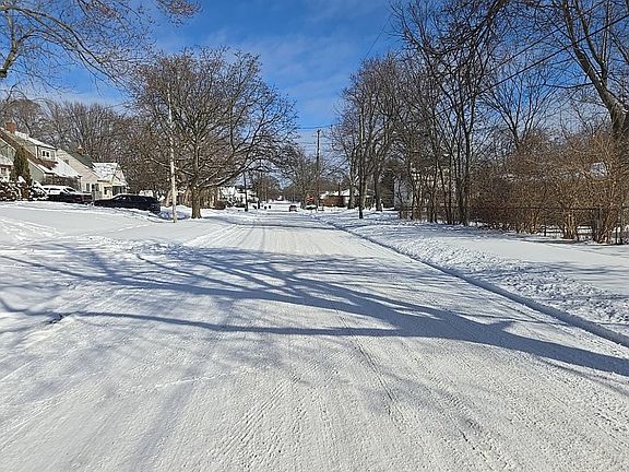 4th image of 2618 Cumings Ave