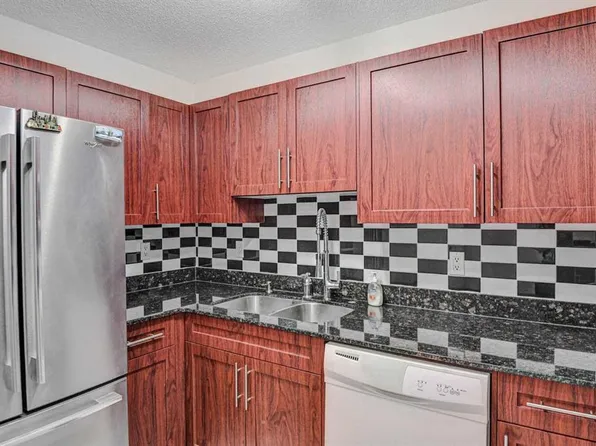 1900 25a St SW Unit 204, Calgary, AB T3E 1Y5