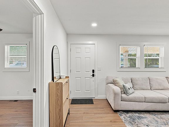 5th image of 708A Benson St
