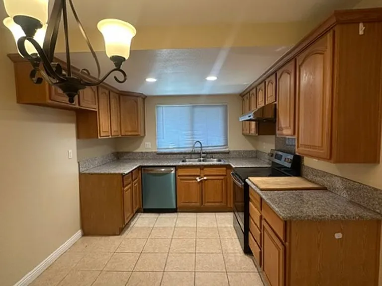 210-212 N McPherrin Ave — Photo 1