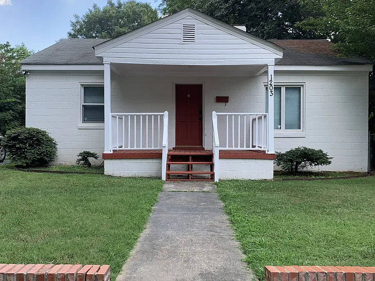 1203 W Crowell St — Photo 1