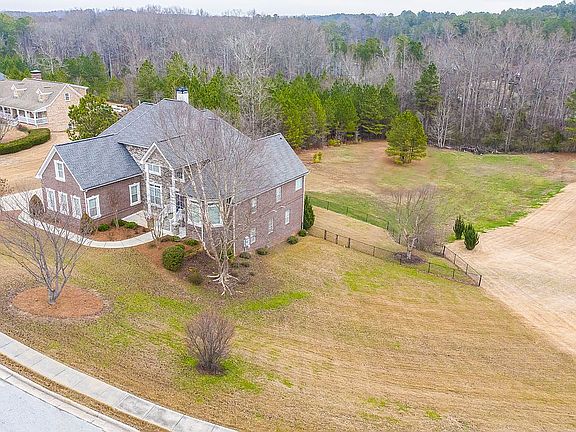 2nd image of 810 Kennedy Ct