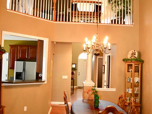 4th image of 141 Fox Hills Ln