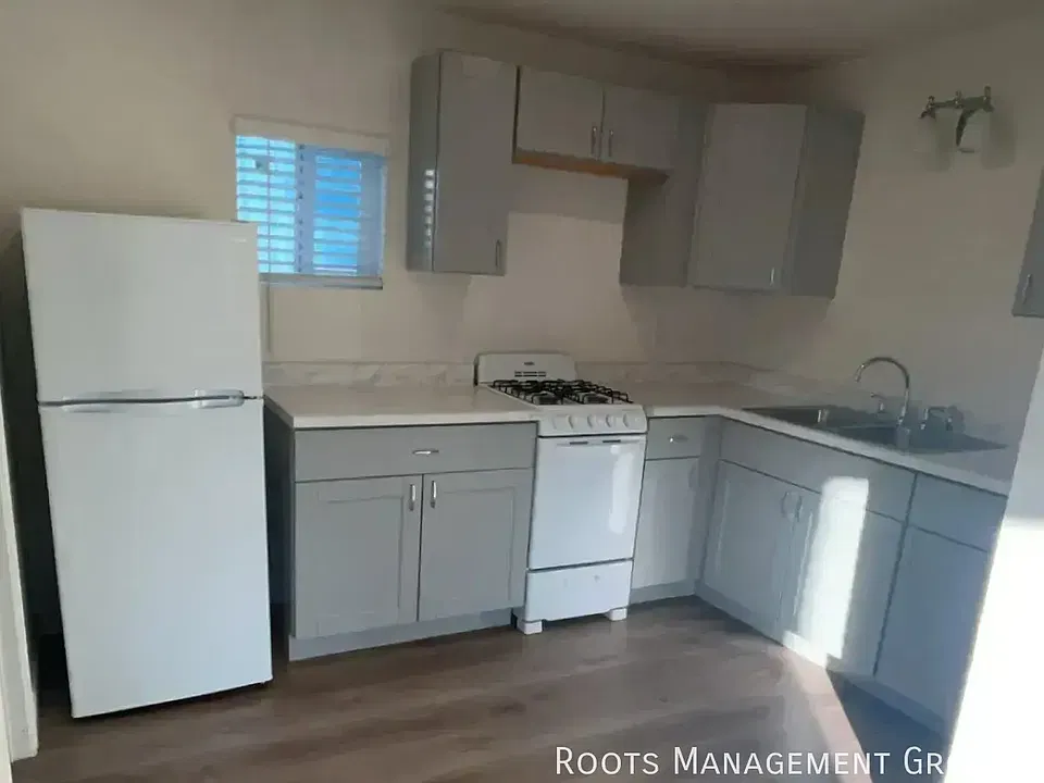 1707 E Apache Blvd #A1