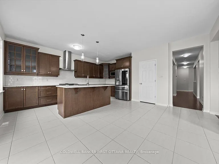 118 Culloden Cres — Photo 8