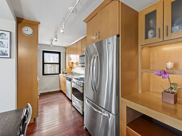 264 East Broadway image 1 of 10