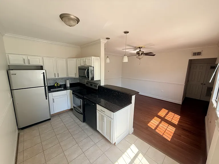 315 Evarts St NE #102 — Photo 8