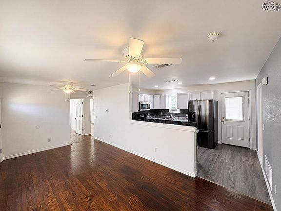 3rd image of 406 2nd St