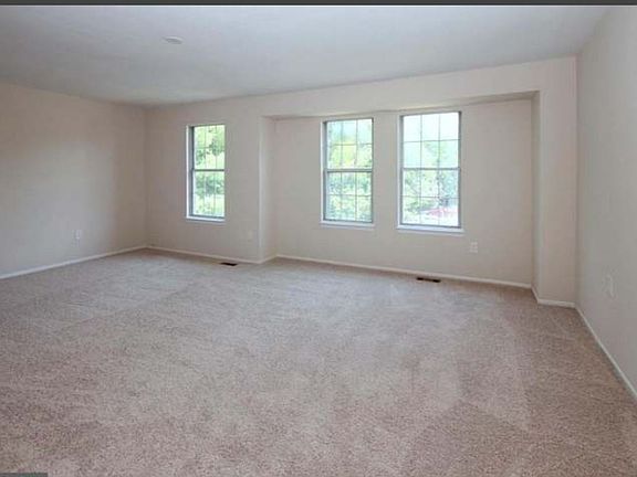 4th image of 3724 Monmouth Pl