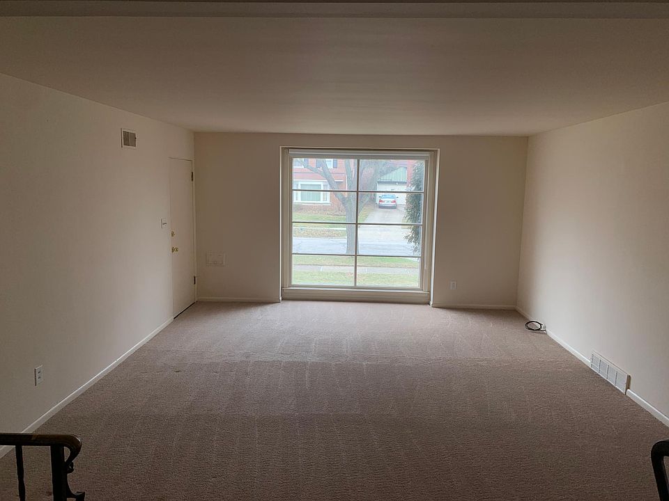 20 x 20 Living Room