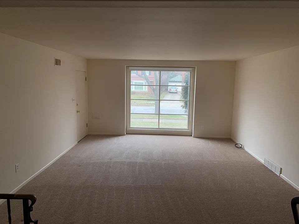 20 x 20 Living Room