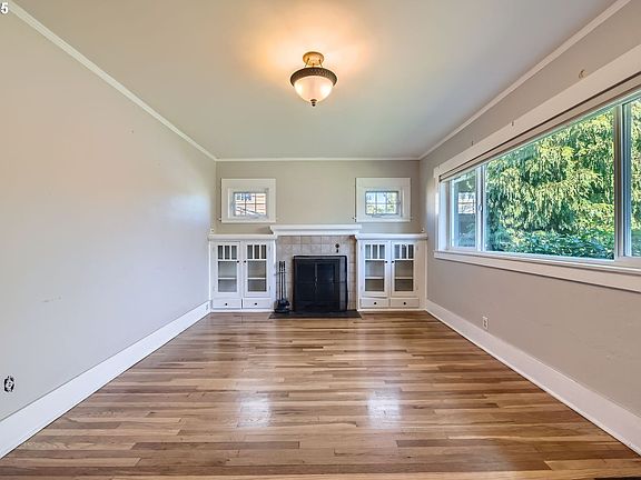 Living Room-Fireplace>