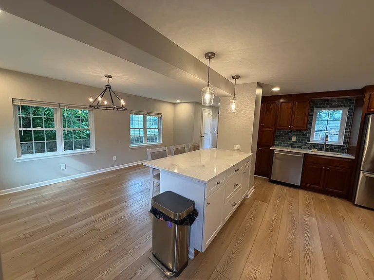 Eat in kitchen, gas cooking, updated kitchen