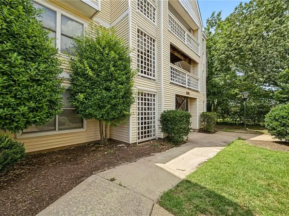 108 Lantana Ln APT 22, Hampton, VA 23669