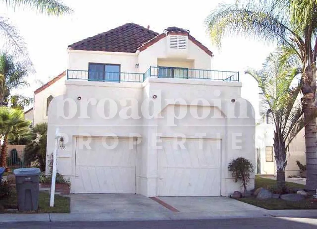 4 bed, 1836 sqft, $4,000 — Photo 1