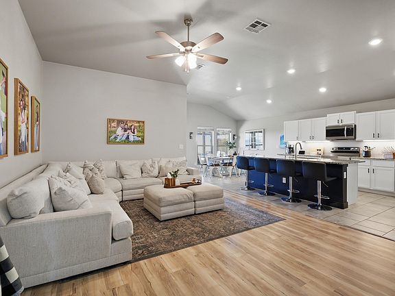 5th image of 10408 Xenia Ave