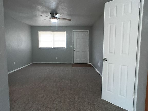 3rd image of 3221 Greenbrier Ter
