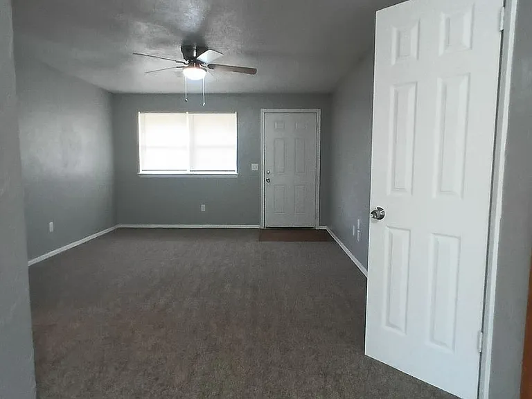 3221 Greenbrier Ter — Photo 3
