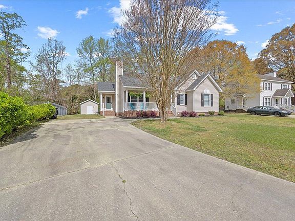 3rd image of 208 Kentucky Ct
