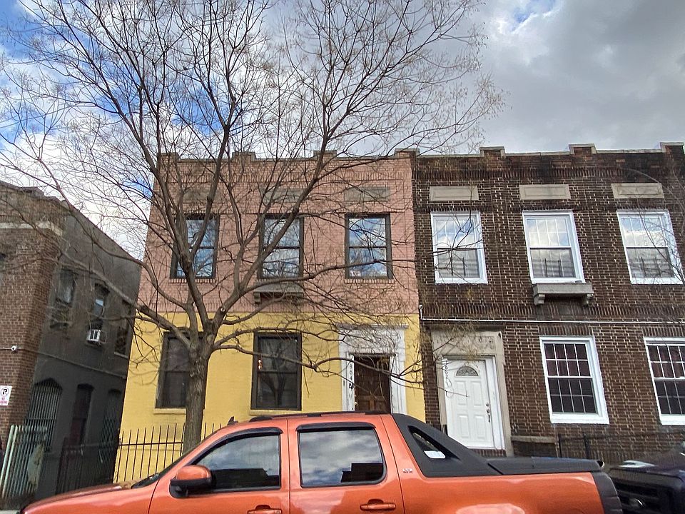 2nd image of 1864 Loring Pl S