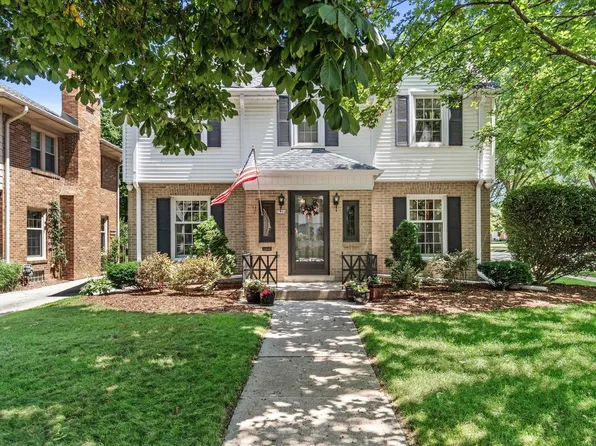 2504 N 90th STREET, Wauwatosa, WI 53226
