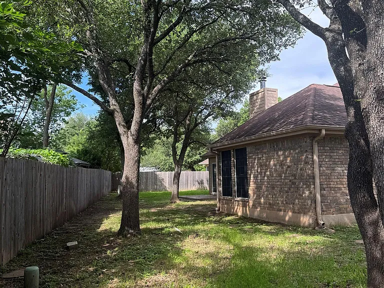 8001 Tallyho Trl — Photo 21