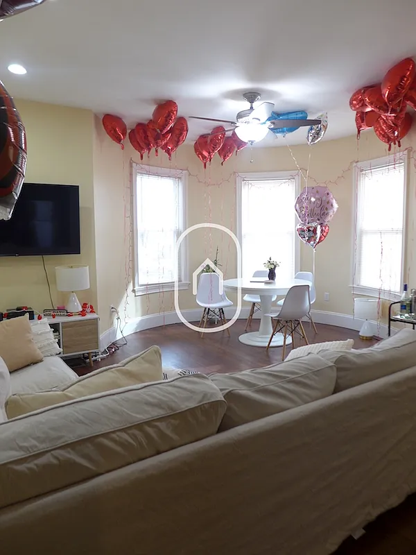 4 bed, $5,495 — Photo 1