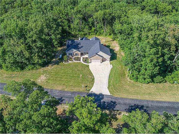 4th image of 423 Winding Woods Dr