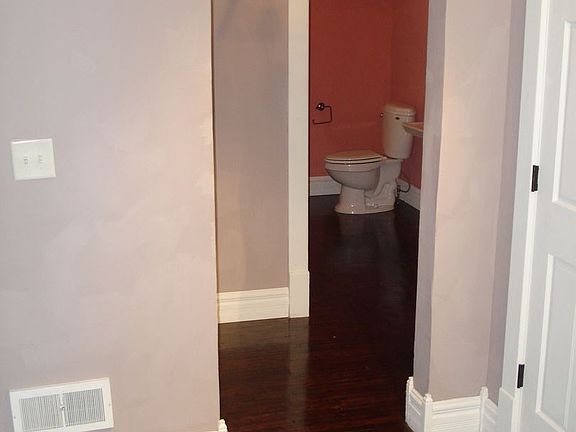 3rd image of 1002 W Oakland Ave #C