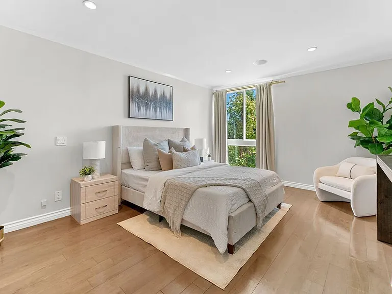 906 N Doheny Dr #311 — Photo 11