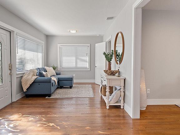4th image of 100 N Palmway