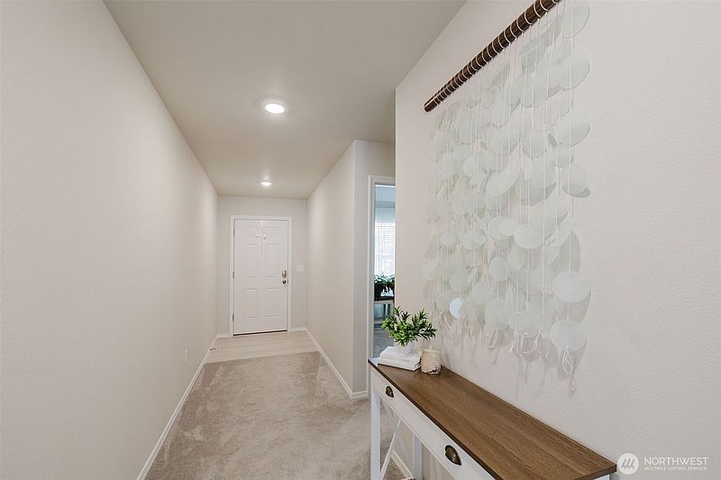 3rd image of 101 NE Olympic Ridge