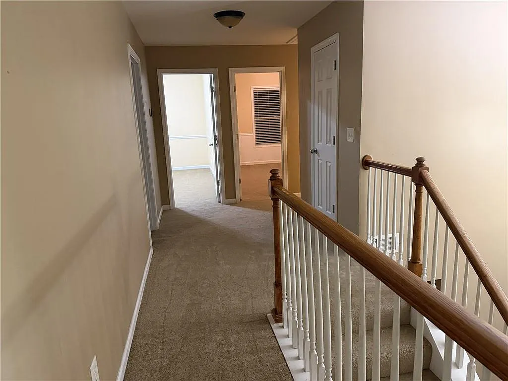 4 bed, 2.5 bath, 2300 sqft, $2,500 — Photo 3