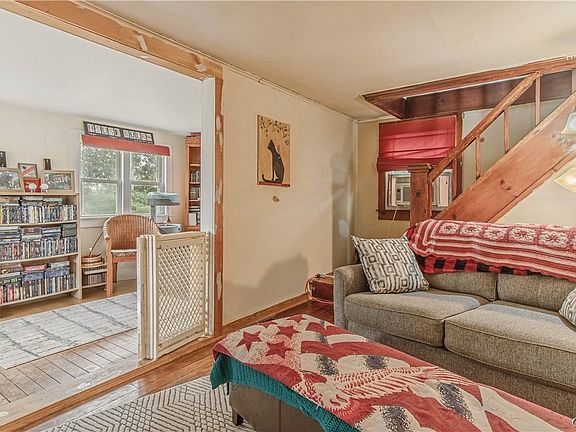 2nd image of 648 Hazelhurst Ave