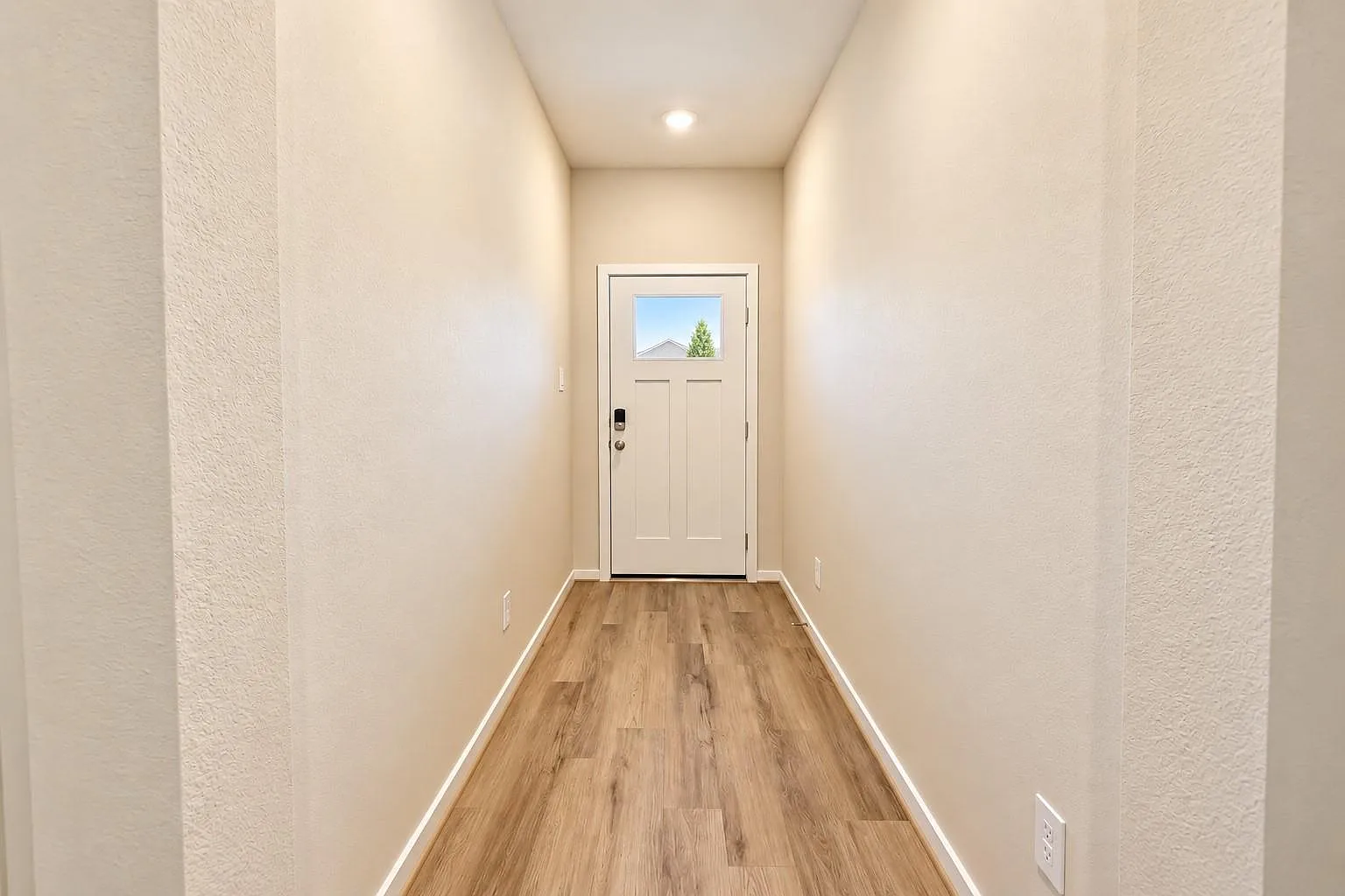 3 bed, 2.0 bath, 1857 sqft, $2,100 — Photo 3