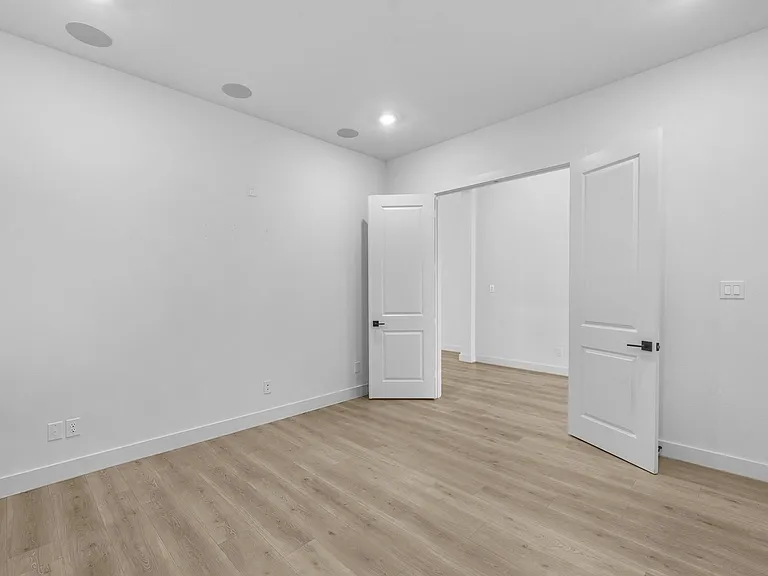 1402 Sunrise View Ln — Photo 13