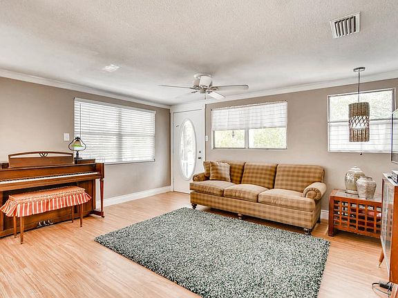5th image of 10708 Laurel Ln