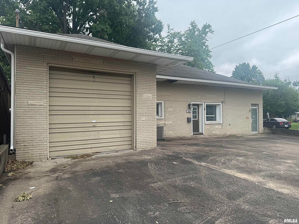 1st image of 803 W Hendrickson St