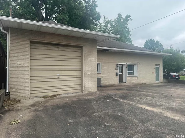 803 W Hendrickson St, Marion, IL 62959